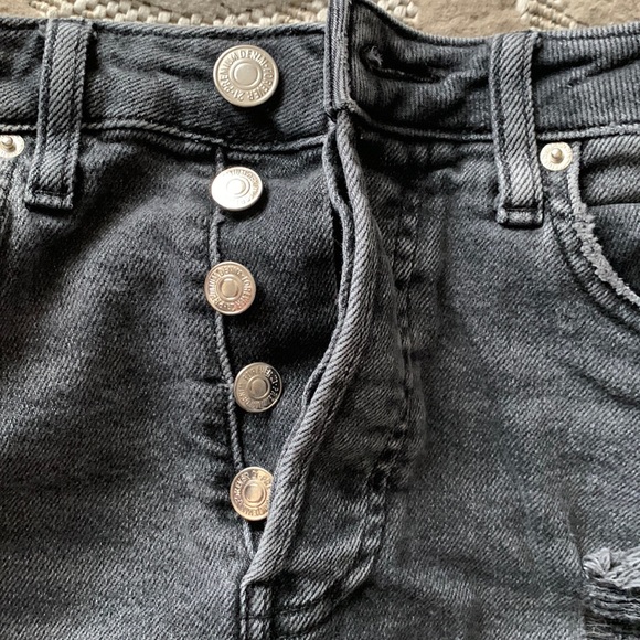 ✨FOREVER 21 DISTRESSED JEANS SIZE US 24 - Picture 3 of 4